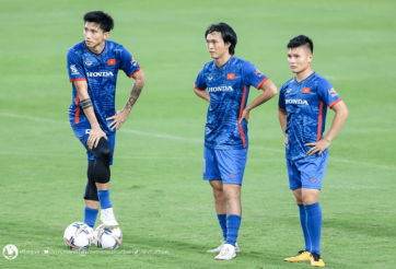 Hậu vệ số 1 Việt Nam sang Singapore