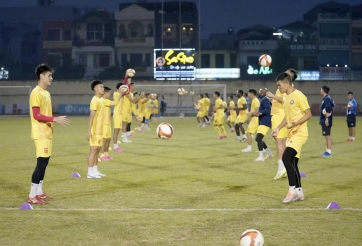 Diễn biến mới vụ CLB Thanh Hóa doạ đình công, đến bãi biển để 'thư giãn'