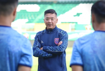 Thua CAHN, HLV Huỳnh Đức nói do 'bóng lăn nhanh hơn bình thường'