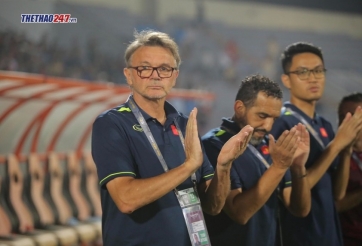 HLV Troussier cập nhật hoạt động mới