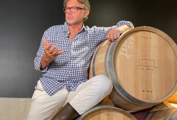 Từ châu Âu, HLV Troussier có động thái mới