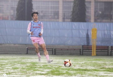 VIDEO: Công Phượng cùng dàn sao ĐT Việt Nam đội mưa rèn quân