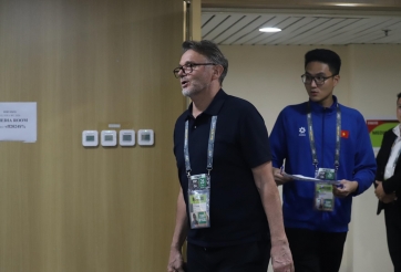 HLV Troussier vẫn ở lại Việt Nam