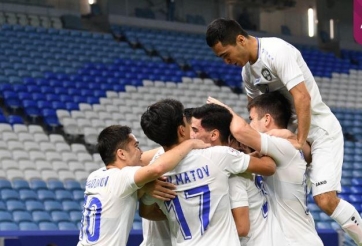 Ứng viên vô địch 'tặng' vé đi tiếp cho U23 Việt Nam