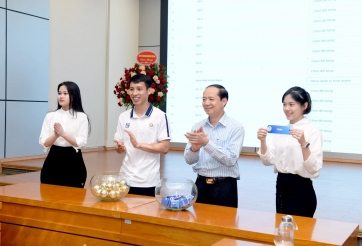 Hùng Dũng làm khách mời đặc biệt trước giờ lên U23 Việt Nam