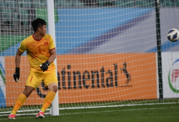 'Gà son' U23 Việt Nam động viên Văn Toản sau sai lầm trước Thái Lan