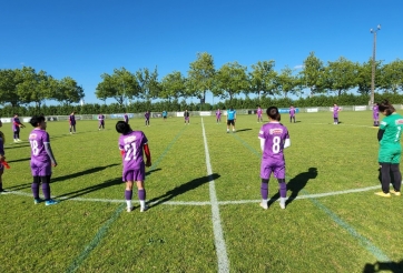 Đại diện Việt Nam ra sân thi đấu tại Pháp trước cả Quang Hải