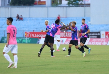 Đội cuối bảng V-League thắng trận đầu tiên sau 'mưa bàn thắng'