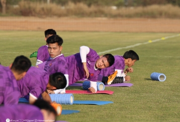 HLV Park cho 2 tuyển thủ Việt Nam đi viện sau trận thắng Lào