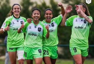 Huỳnh Như gửi 'quà Tết' không thể tuyệt vời hơn từ Lank FC về Việt Nam