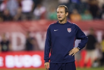 NÓNG: HLV danh tiếng người Mỹ sang Việt Nam làm việc