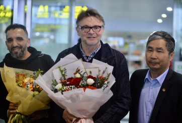 HLV Philippe Troussier chính thức có mặt ở Việt Nam cùng 'người đặc biệt'