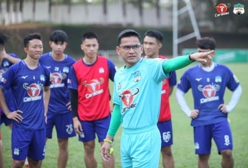 HLV Kiatisak thừa nhận khó khăn ngày HAGL ra Hà Nội