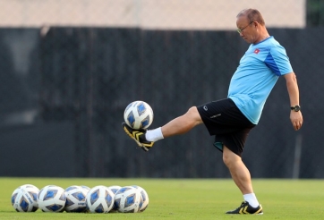 HLV Park khiến NHM trầm trồ với điều hiếm thấy