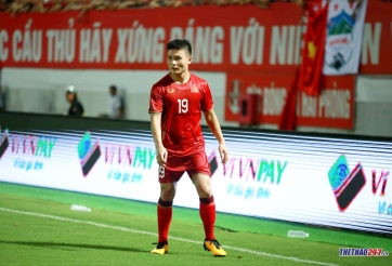 HLV Troussier 'loại' Quang Hải sau trận đầu tiên dẫn ĐT Việt Nam