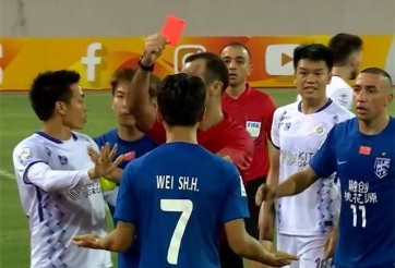 Báo Trung Quốc 'xấu hổ' vì cầu thủ chơi xấu nhận thẻ đỏ trận thua Hà Nội FC