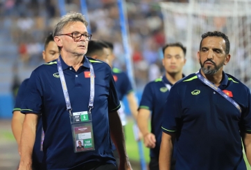 HLV Troussier ra yêu cầu mới cho ĐT Việt Nam