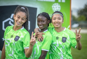 Huỳnh Như lại 'gây sốt' tại Lank FC