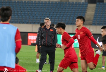 HLV Troussier giải thích quyết định tập trung ĐT Việt Nam