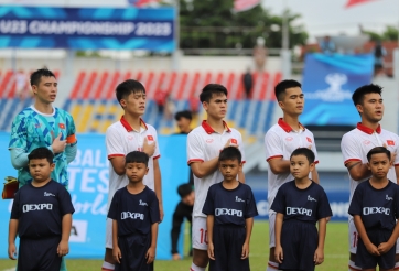 Hàng loạt cầu thủ Việt Nam bị treo giò