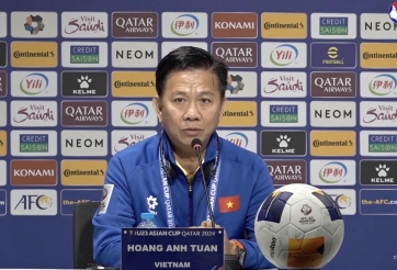 HLV Hoàng Anh Tuấn thể hiện khả năng 'bắn' tiếng Anh