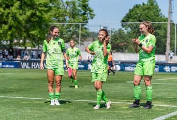 Vừa tỏa sáng tại Lank FC, Huỳnh Như nhận ngay báo động đỏ