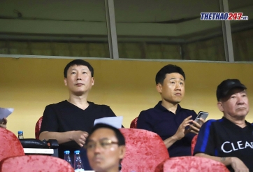 HLV Kim Sang Sik gặp 'phó tướng', chọn cầu thủ ĐT Việt Nam