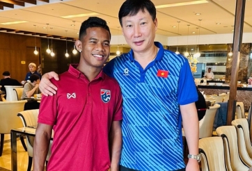 HLV Kim Sang Sik gặp riêng 1 cầu thủ Thái Lan