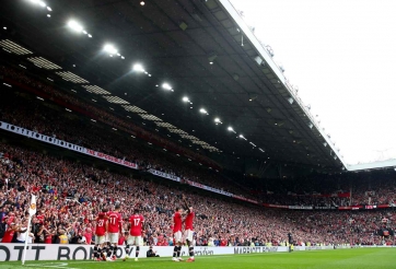 MU vô địch thế giới về số lượng cầu thủ 'thứ 12' trên sân