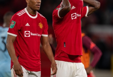 Đạp gãy xương đối thủ, sao MU nhận án phạt cực sốc