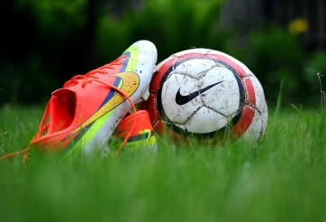 Thế giới bóng đá bất ngờ được chứng kiến một tình huống chưa từng có trong lịch sử