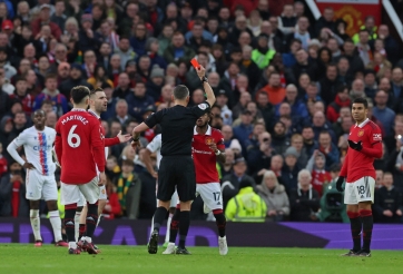 Rộ khả năng Casemiro được xóa thẻ, MU mừng thầm