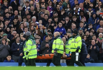 Bị đá trúng mặt, sao Chelsea lâm nguy