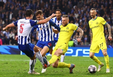 'Gã đồ tể' lãnh thẻ đỏ, Inter Milan quả cảm giành vé vào tứ kết Champions League