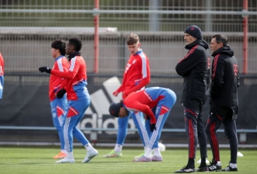 Vừa mới được bổ nhiệm, HLV Bayern đã tỏ ra cay cú Chelsea