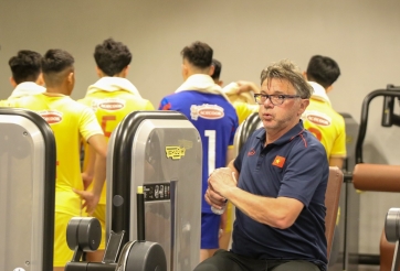 Chờ đủ đội hình, U23 Việt Nam tranh thủ rèn thể lực tại khách sạn