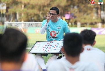 HLV Kiatisuk nói ‘lời gan ruột’ với CLB HAGL trước ngày V-League trở lại