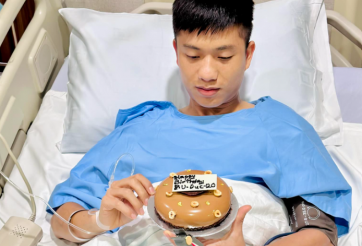 Phan Văn Đức báo tin vui đến NHM trong ngày sinh nhật đặc biệt ở Singapore