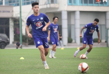 Phản ứng của sao trẻ HAGL sau khi bị HLV Troussier gạch tên ở SEA Games 32