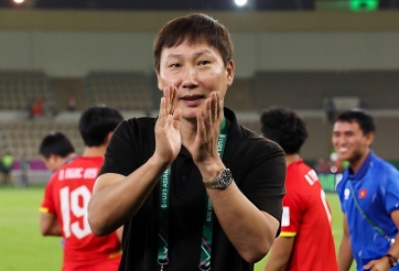 Báo Hàn: 'Phép màu Kim Sang-sik khiến bóng đá Hàn Quốc mất mặt'