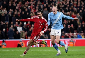 Cựu trọng tài Ngoại Hạng Anh nói thẳng về tấm thẻ đỏ của Szoboszlai