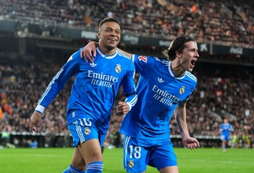 Kylian Mbappe bị bóc mẽ có hành động khiếm nhã với trọng tài