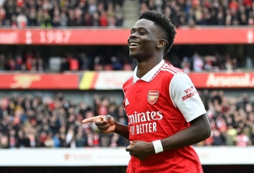 Bukayo Saka nhận món quà bất ngờ khi tái ký với Arsenal