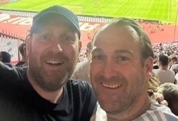 Hai CĐV lên kế hoạch 'gần 4 cây vàng' để cổ vũ ĐT Anh