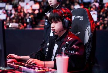 T1 trói chân thành công 'Quái vật thiên tài' thêm 3 năm