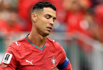 Ronaldo nổi nóng với Diogo Costa sau bàn thua của Bồ Đào Nha