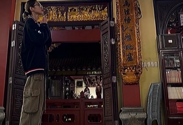 Fan girl T1 gây sốt MXH với màn cổ vũ “tâm linh” sau trận đại chiến Gen.G