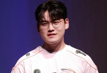 Gumayusi gây xúc động với hành động đẹp tại fanmeeting tại Việt Nam