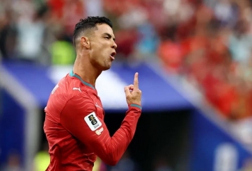 Ronaldo bỏ ngang phỏng vấn vì bị hỏi về Messi