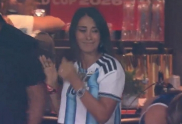 Vợ Messi khóc cạn nước mắt khi Argentina bị Anh dẫn trước